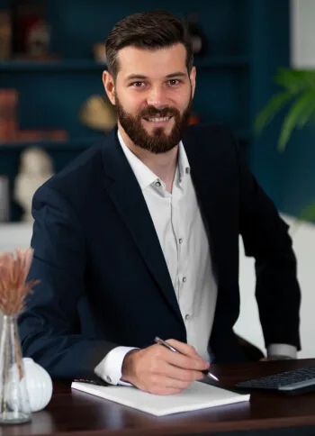 Our Financial Experts The Team  Member Solution. - 开云体育APPhuatian